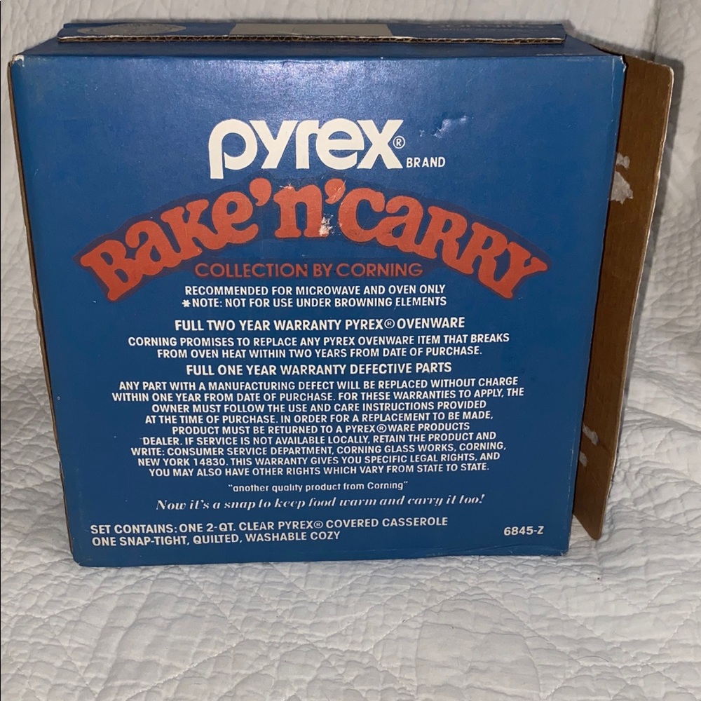 Pyrex Bake 'n' Carry with Blue Cozy - Picture 2 of 2